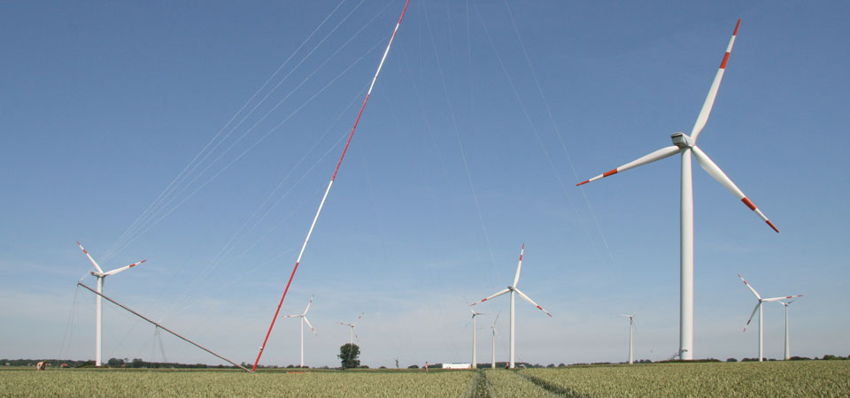 Rohrmast Errichtung im Windpark - Deutschland