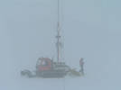 Mast bei Nebel