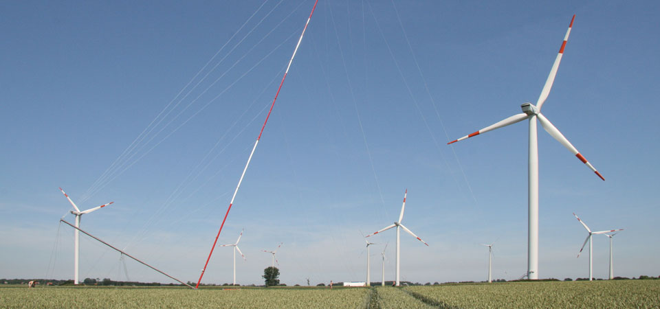 Rohrmast Errichtung im Windpark - Deutschland