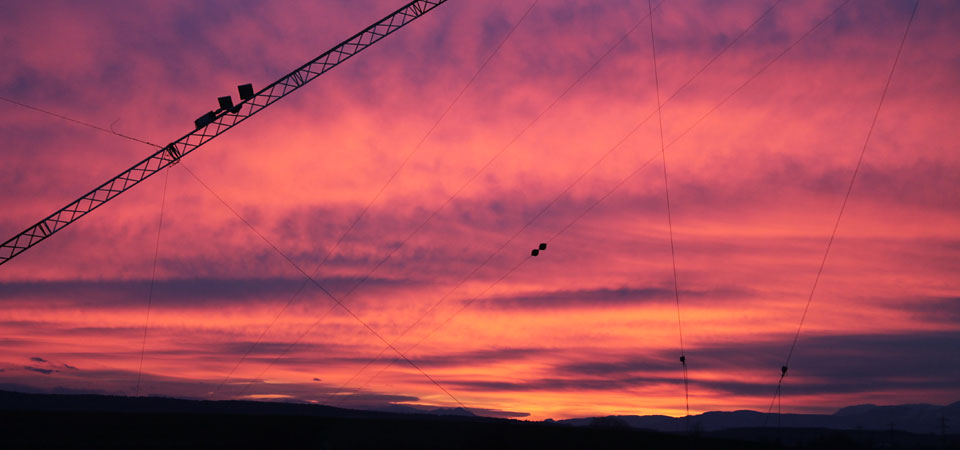 Mastmontage im Sonnenuntergang - Türkei